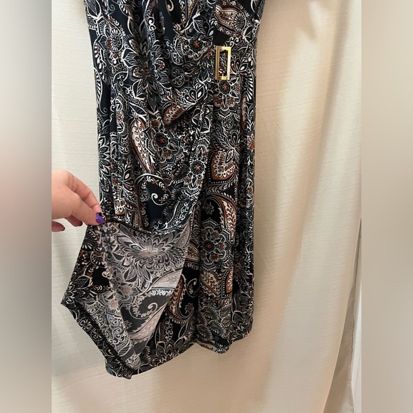 Anne Klein Black and White Paisley Mini Wrap Style Dress Gold Accent Size 8 - Picture 6 of 8